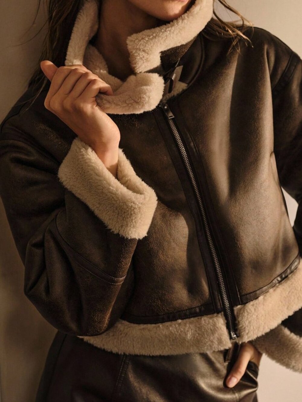 Brown Casual Women's Drop-Shoulder Contrast Fuzzy Panel Oversized Zip-Up Jacket - Picture 4 of 5